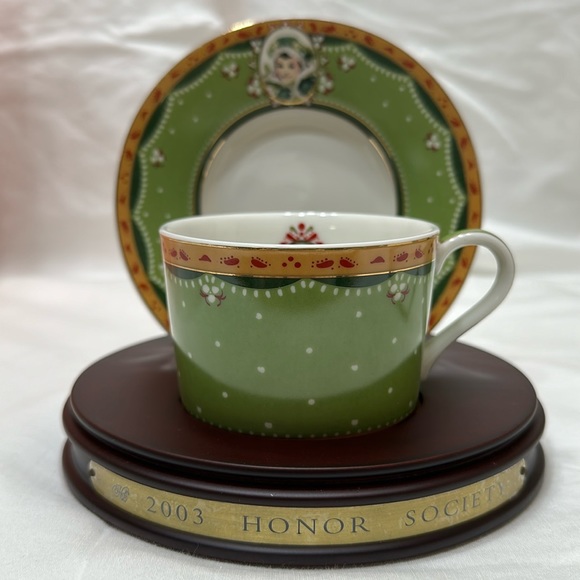 Avon Mrs Albee tea cup and saucer - Picture 1 of 12